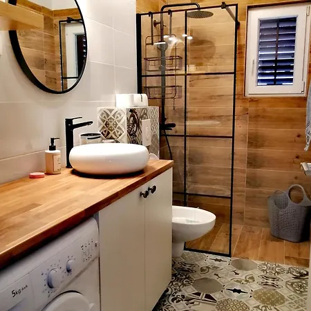 Apartman Maja *
